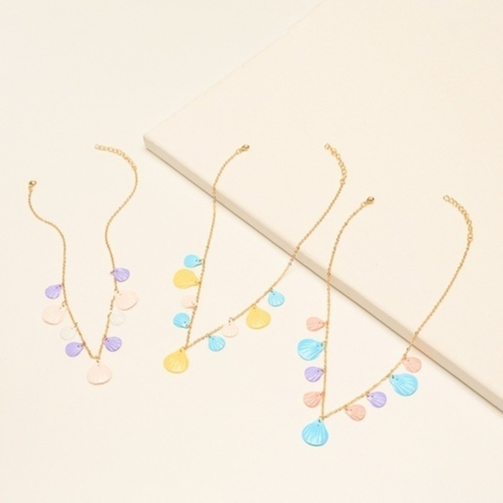 3/$30 ๐ Multi Color Shell Necklace - Picture 2 of 4